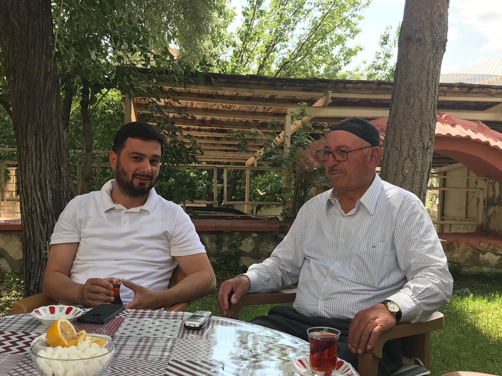 mevlut oztekin on twitter uretimini ilcemizde yapan coskun sucuklari nin sahibi kemal coskun bey i bayburt ta ki evinde ziyaret ettik misafirperverlikleri ve hos sohbetleri icin tesekkur ederim https t co dhntnz6ubl twitter
