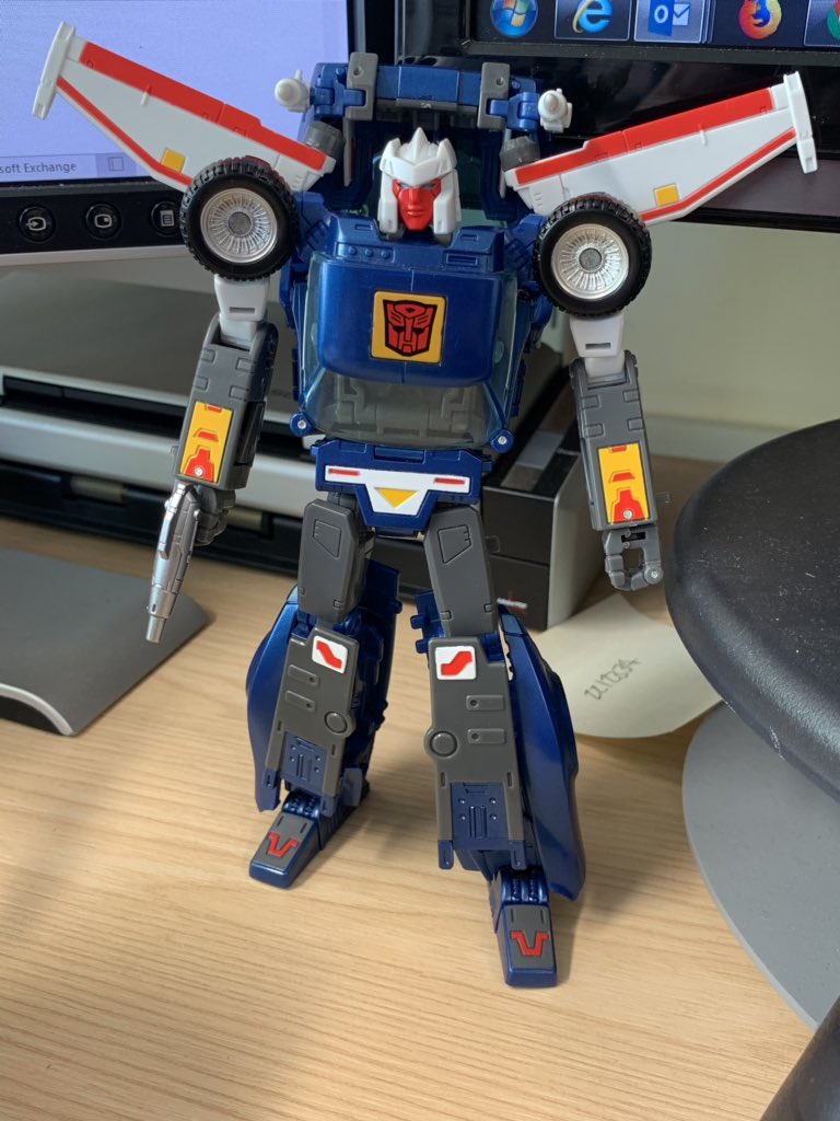 Today’s #deskbot isn’t one of the more popular MP molds but I’ve always had a soft spot for Tracks #Transformers
