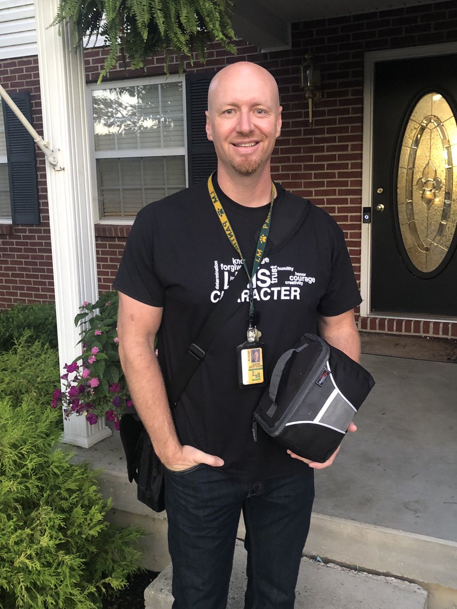 amberwhitaker77's tweet photo. And the Whitakers are off! Paige is a freshman this year, Aubreyβs heading to dadβs building as a 5th grader, and Teagan is excited to start 2nd grade. Jason is starting his 19th year as a teacher, but his first day teaching 6th grade! #LMFirstDay19 ππ https://t.co/772xwbAa3Z