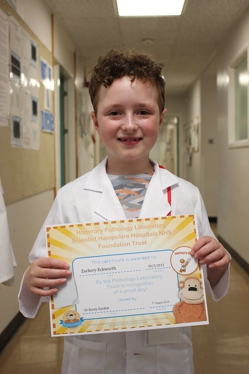 HHFTnhs's tweet photo. The pathology team at our hospital in Basingstoke received a very special visit, when seven year old Zac joined the team to learn all about what happens behind the scenes of a hospital laboratory 👨‍🔬🔬🏥 Read more https://t.co/f6Z2nC2ak0 https://t.co/yFUnfbKxJi