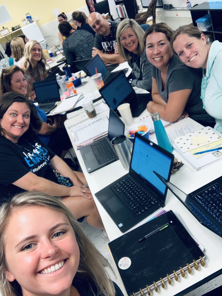 lke5th's tweet photo. Our 5th grade team learning and growing for our kids! #ourLKEstory #hcslead @agordon719 https://t.co/CQrbSQU7Xl