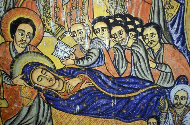 DerilloEyob's tweet photo. The apostles witnessing the Dormition of Mary. Mary is depicted deposed, Christ is shown carrying a child which is Mary's soul. Christ is accompanied by angels & King David with his harp Pilgrimages are made to monasteries of Mary from 7 to 21 Aug #Filseta #ፍልሰታ #ethiopia https://t.co/ZmXiasuIKG