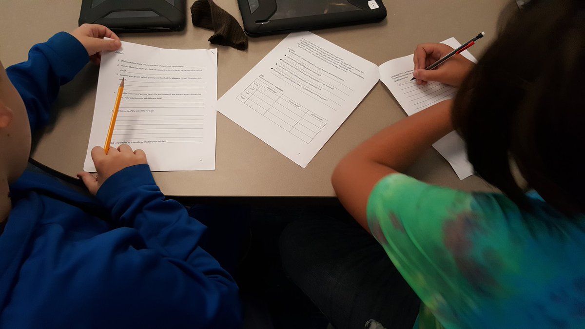 AISPirates's tweet photo. Drawing conclusions and analyzing data from the gummy bear experiment
#AISPirates https://t.co/D3oQwfSFEa