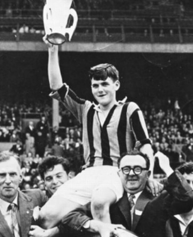 MooncoinGAA's tweet photo. @KilkennyCLG Minor captain, James Aylward, shakes hands with Joe Dunphy, the last victorious Mooncoin minor captain of 1962. Fingers crossed the bridge is gapped on Sunday in the @ElectricIreland Minor Final #hondcoin 🙏🙏🤞🤞! https://t.co/IB5EAkJCMJ