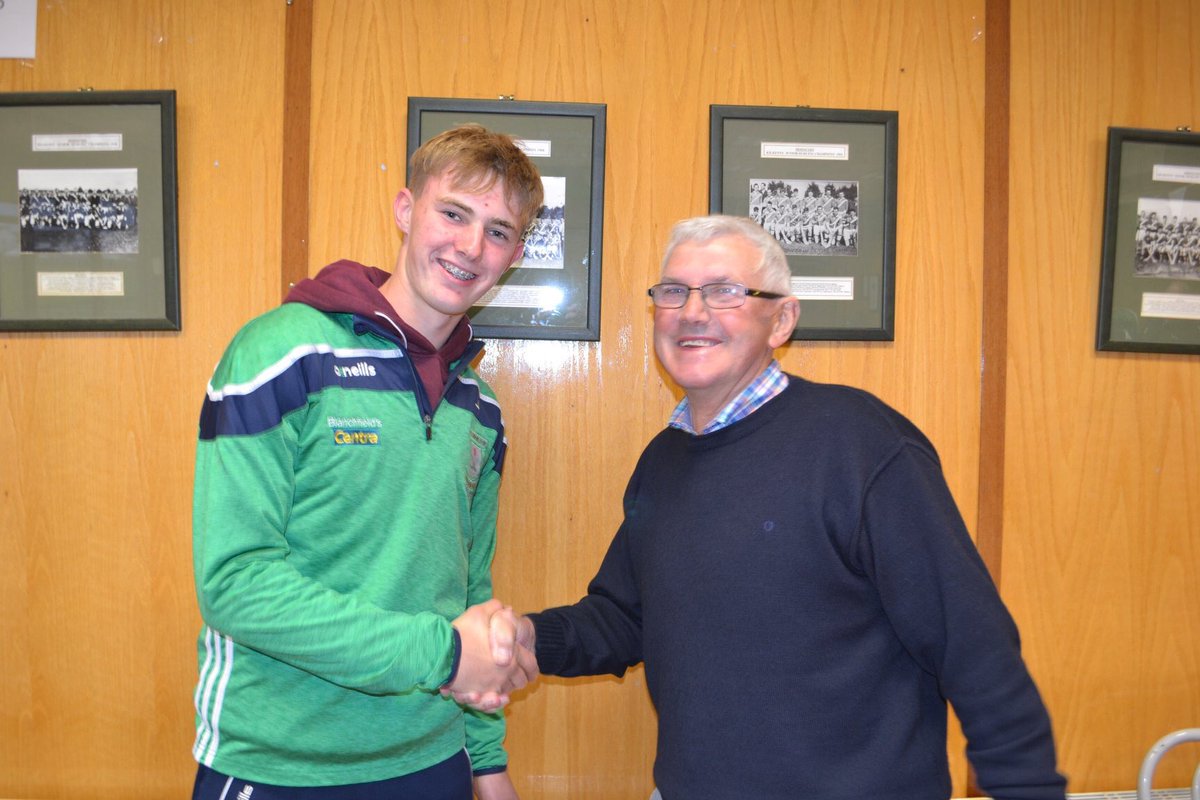 MooncoinGAA's tweet photo. @KilkennyCLG Minor captain, James Aylward, shakes hands with Joe Dunphy, the last victorious Mooncoin minor captain of 1962. Fingers crossed the bridge is gapped on Sunday in the @ElectricIreland Minor Final #hondcoin 🙏🙏🤞🤞! https://t.co/IB5EAkJCMJ