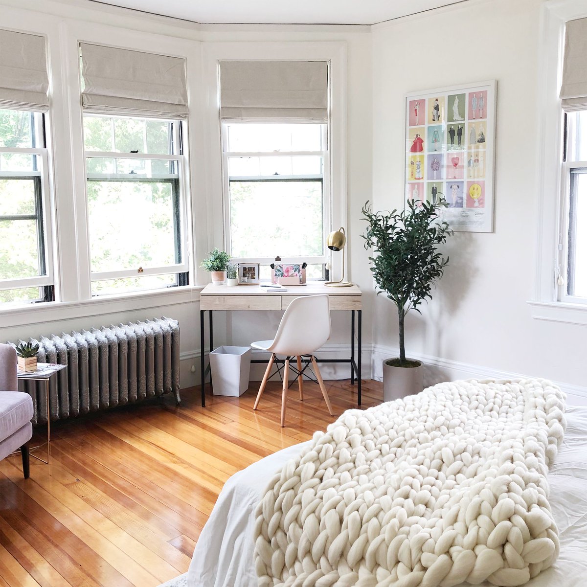 brickbeamstudio's tweet photo. Last week we installed this dorm room designed for a college student in Providence and today is officially her move in day! It's such a cozy space filled with beautiful natural light. https://t.co/ir8ftBpGEJ