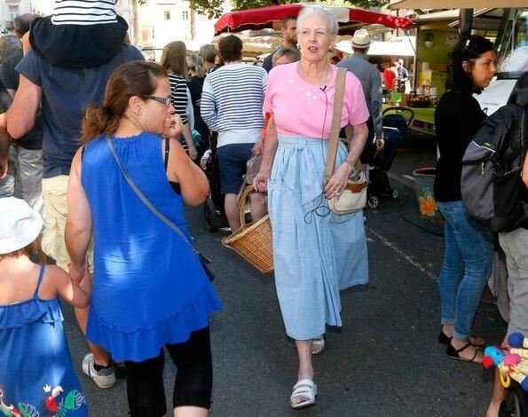 Louise G Queen Margrethe Visited The Wednesday Market In Cahors T Co O3yb2dqtmw