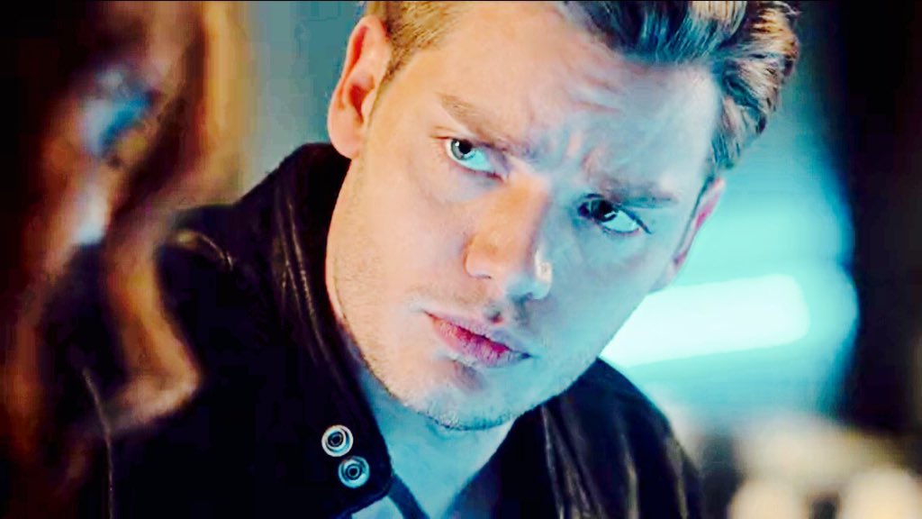 xheavenlyclace's tweet photo. [looks and soft hand touches] — #Clace https://t.co/Aqmf42NfGl