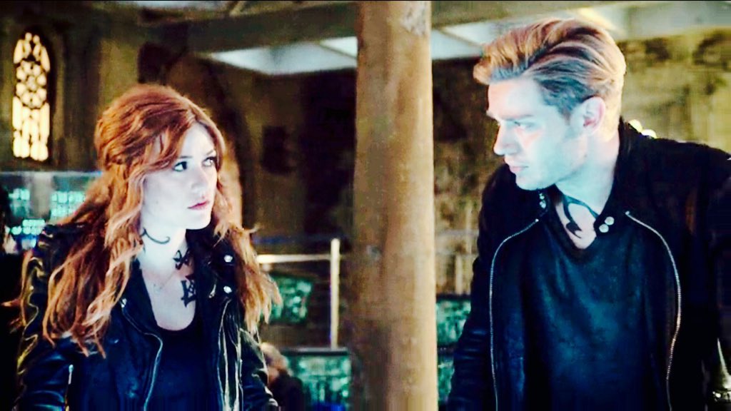 xheavenlyclace's tweet photo. [looks and soft hand touches] — #Clace https://t.co/Aqmf42NfGl