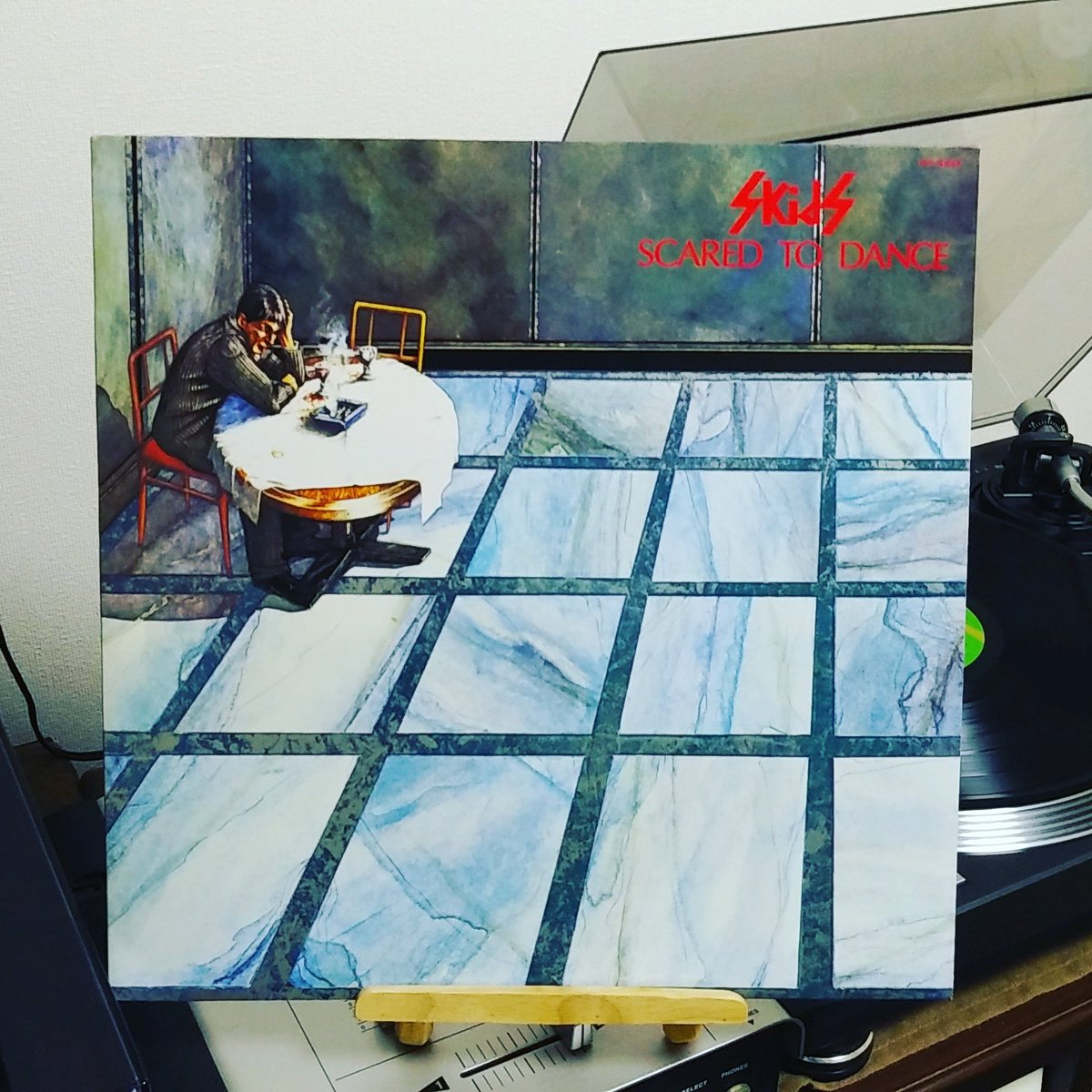 OKBMN's tweet photo. SKIDS / SCARED TO DANCE（1979）
90年代にNHK FMミュージックスクエア木曜日経由で知った一枚。ブッチャーズ吉村さんはこのアルバムが好きだったんじゃないのかな？
#skids #scaredtodance https://t.co/MxwxdLbqa8