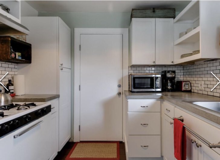 Full kitchen in this cozy studio vacation rental in Los Feliz #airbnb
