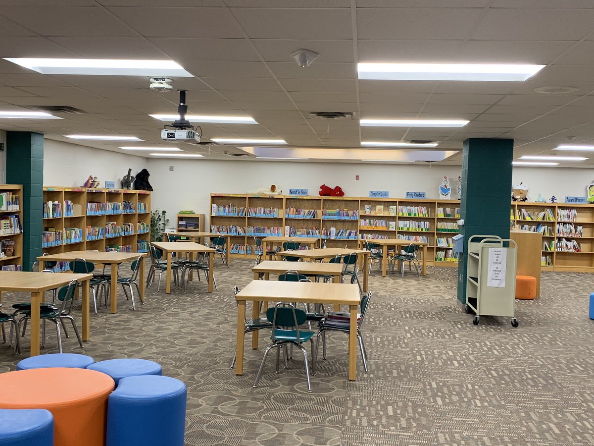 kathcart_teresa's tweet photo. Itโs a great new day at Maple Library! #MESLibrary #warriorscreate #ssdpride @MapleWarriors https://t.co/YlsjdSIyk3