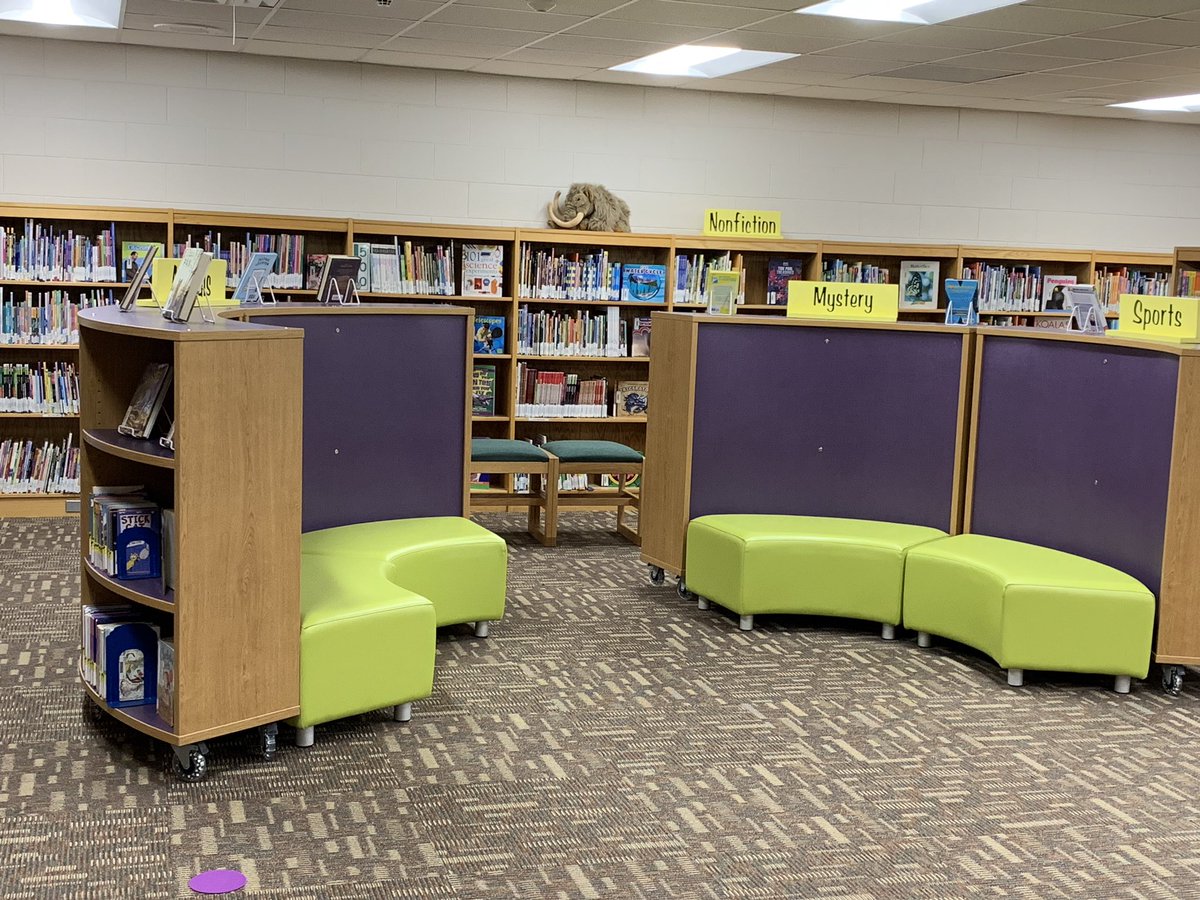 kathcart_teresa's tweet photo. Itโs a great new day at Maple Library! #MESLibrary #warriorscreate #ssdpride @MapleWarriors https://t.co/YlsjdSIyk3