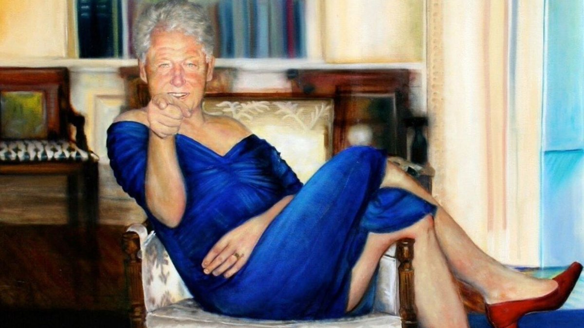 RTenfrancais's tweet photo. Un tableau de #BillClinton vêtu d'une robe et de talons a-t-il été retrouv�� chez #JeffreyEpstein ?

➡️ https://t.co/bUE88VlGkB https://t.co/TYQTPIyB85