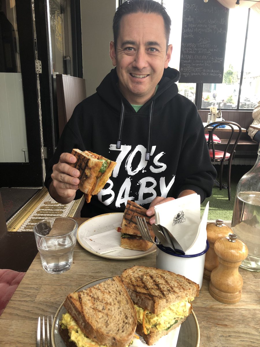 niamhmcderm's tweet photo. Introducing @DKHayame to Dublin’s finest sandwiches @JuniorsDeliCafe #sorryken https://t.co/McaxGk6VJs
