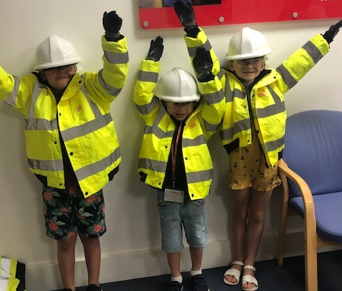 DBCargoUK's tweet photo. It's lights, camera, ACTION today at our Lakeside offices. We are shooting our new safety video and talking to some real #TeamRed VIP's about the importance of site safety and security - our colleagues children! #DBCargoUK #SafetyFirst #SafetyIs... https://t.co/5ldxZfK4q4