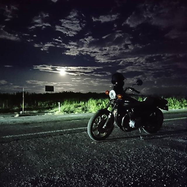 moriyama2016's tweet photo. #kawasaki
#z2 
#満月 #の #前の日
#熱い  #笑笑 https://t.co/UVajD5kC2D