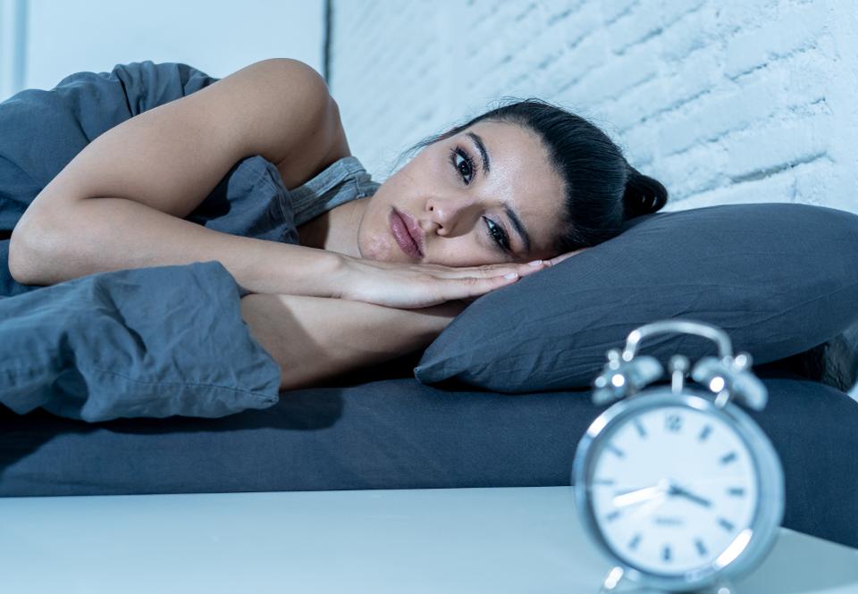 Does your busy brain send you a 3 a.m. wake up call? Follow these 3 #mindful steps to better sleep. #wellbeing ow.ly/Ukiu50vnoRp