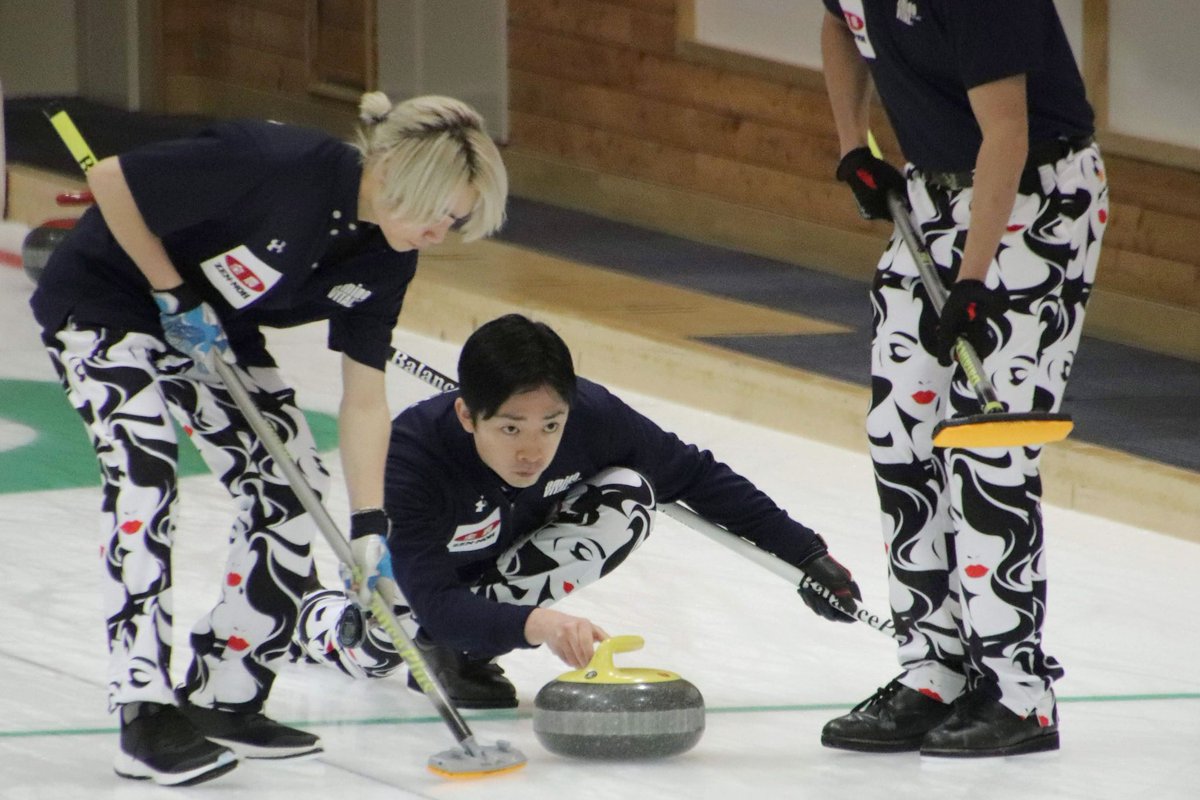 gan00086's tweet photo. 頭脳明晰スキップ!!
@osoba_mogmog さん
日本選手権のリベンジですぜぇ
写真下手やけど
心の中で「okaso.さぁーーーん」
って叫びながら撮ったよぉ
#神田順平
#TeamKanda
#ICE
#どうぎんカーリングクラシック https://t.co/5gddQ2zPD6