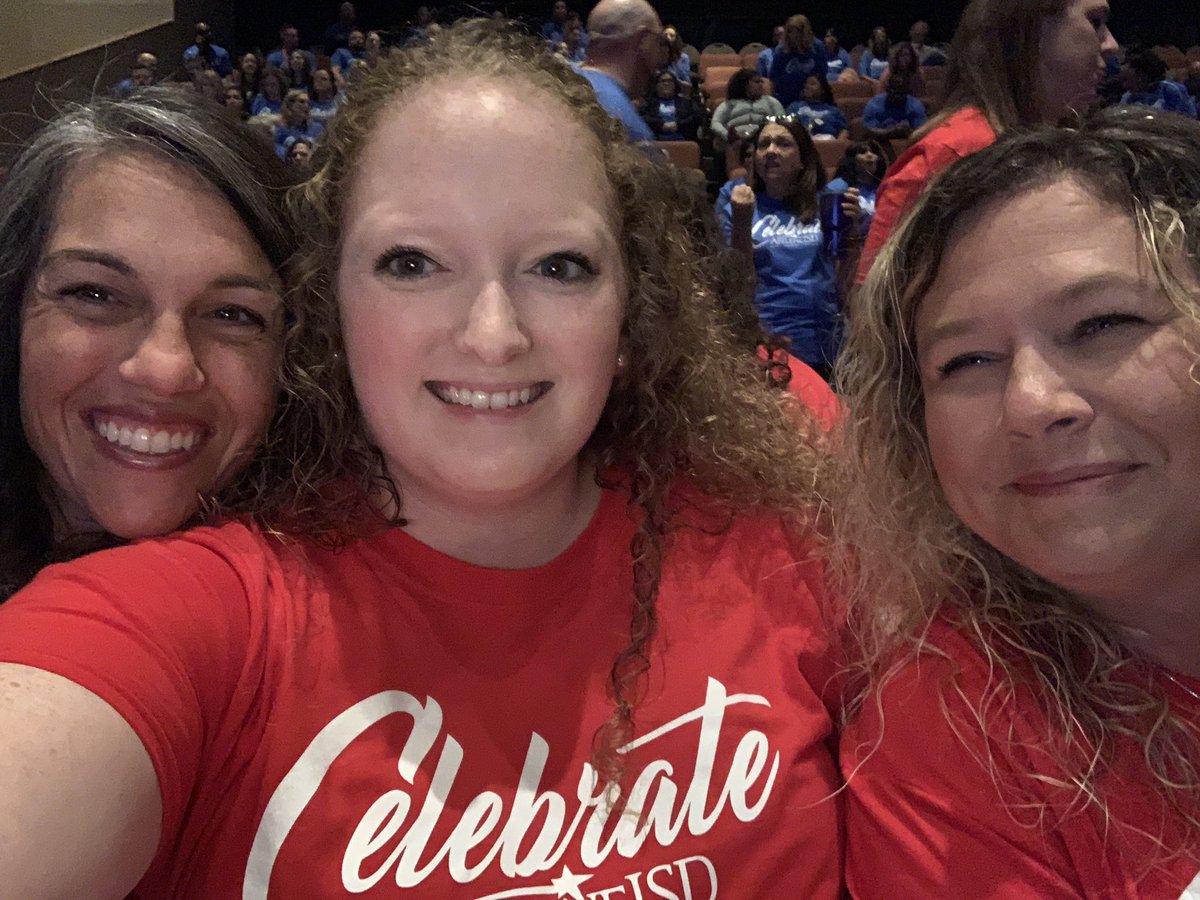 BetsyGragg's tweet photo. Convocation newbies! #aisdcarpool #celebrateaisd #austinraidersarethebest https://t.co/fcvnkvee1l