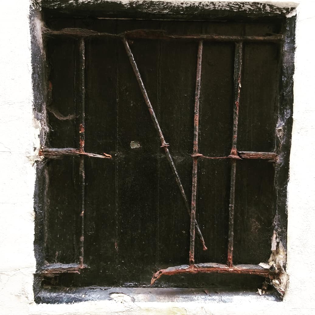 bellsgalleries's tweet photo. Just restocked @alliumqueensferry and totally love the architectural mix. Every time I go there're new reveals - stone, brick, iron, concrete.. all brought together through the centuries.
#readingbuildings
#architectural
#whodunnit
#unpicking
#historical
#clues
#southqueensferry https://t.co/hCy38qpZhi