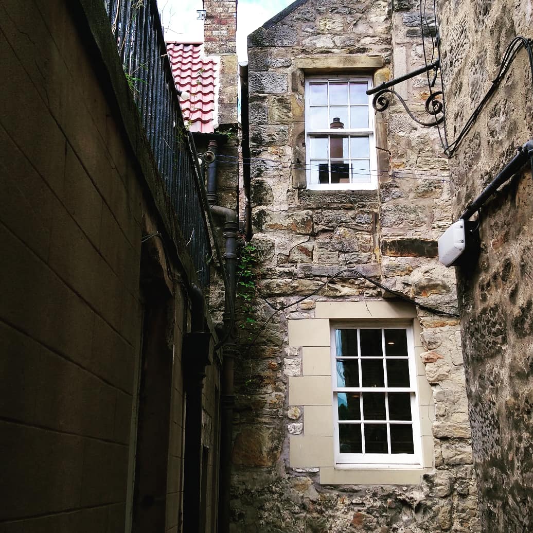 bellsgalleries's tweet photo. Just restocked @alliumqueensferry and totally love the architectural mix. Every time I go there're new reveals - stone, brick, iron, concrete.. all brought together through the centuries.
#readingbuildings
#architectural
#whodunnit
#unpicking
#historical
#clues
#southqueensferry https://t.co/hCy38qpZhi