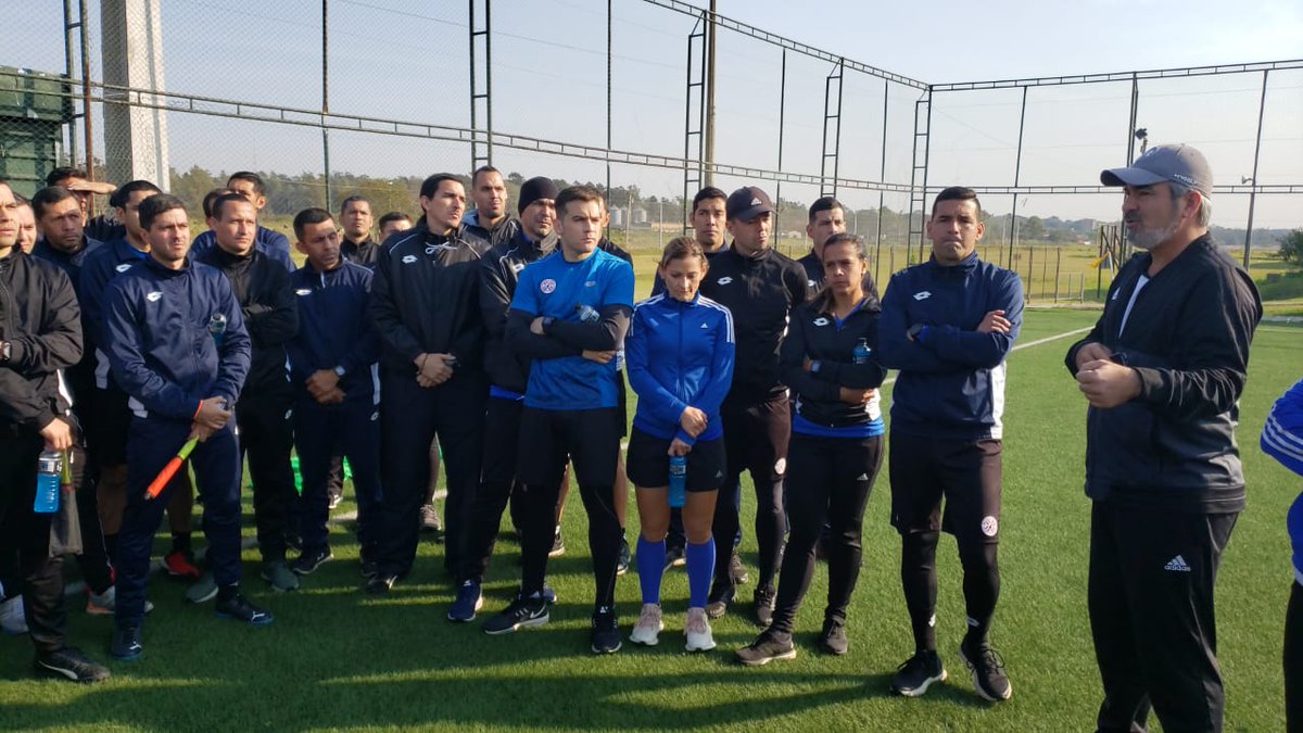 APFOficial's tweet photo. Los #ÁrbitrosAPF realizan los últimos trabajos en el @coparaguay, de cara al inicio de la Fecha 6 del Torneo #ClausuraAPF2019. https://t.co/fURExzhAQ5