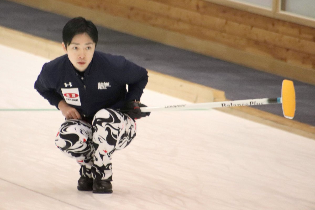gan00086's tweet photo. 頭脳明晰スキップ!!
@osoba_mogmog さん
日本選手権のリベンジですぜぇ
写真下手やけど
心の中で「okaso.さぁーーーん」
って叫びながら撮ったよぉ
#神田順平
#TeamKanda
#ICE
#どうぎんカーリングクラシック https://t.co/5gddQ2zPD6