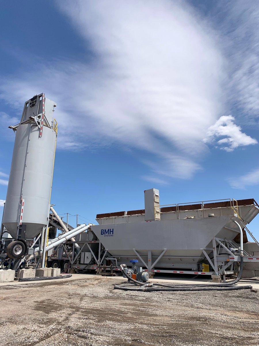 BMHSystems's tweet photo. BMH Systems EG-10 does a major pour on-site for a new warehouse in Michigan! #mobilebatchplant #EG10 #cementsilo #highproduction #concreteplant #concretebatchplant https://t.co/S2xJUbQdre