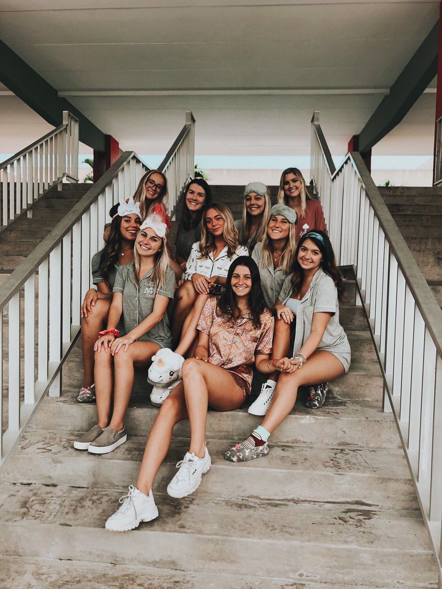 ✰ Delta Phi Epsilon ✰ tweet media