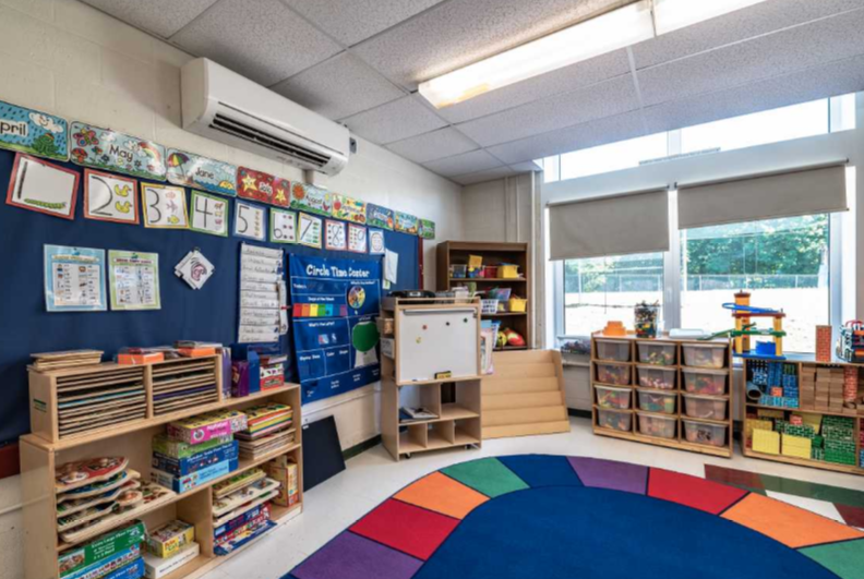 PattyGillette1's tweet photo. Read about this @MitsubishiHVAC  retrofit in Hollis NH Primary School; a double win - kids are more comfortable and school is more efficient! (link: https://t.co/R0CW0MrnDq) https://t.co/X0ExPIkVLH… https://t.co/DcjMJGjKbF