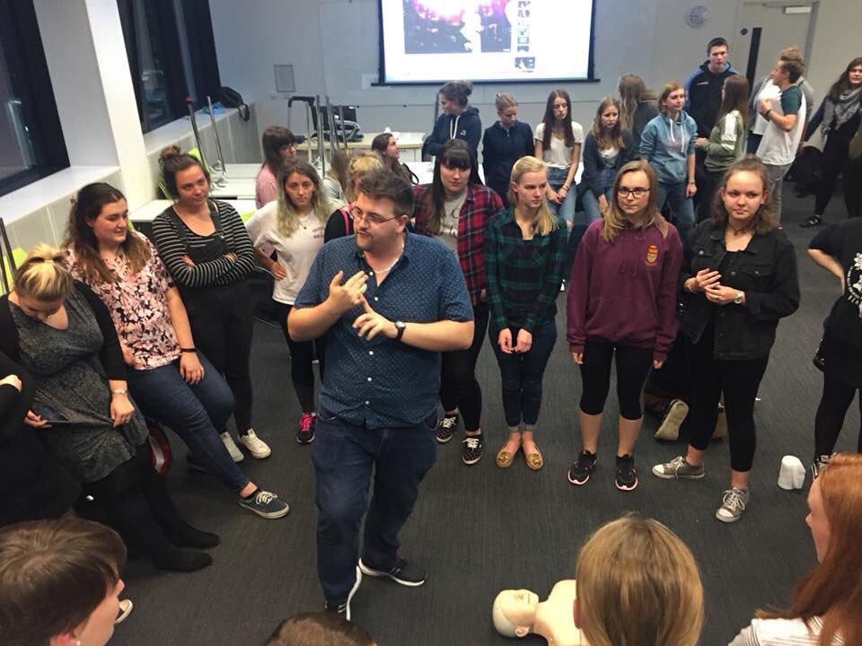 SJA_Students's tweet photo. We have yet more dedicated volunteers at our First Aid Societies @warwickfirstaid, @UOLFASociety, @CovLINKS and @winchesterlinks - they’re all a great bunch and would be very pleased to meet you! 💚🎉 #SJAStudents https://t.co/LTRo6k5XNr