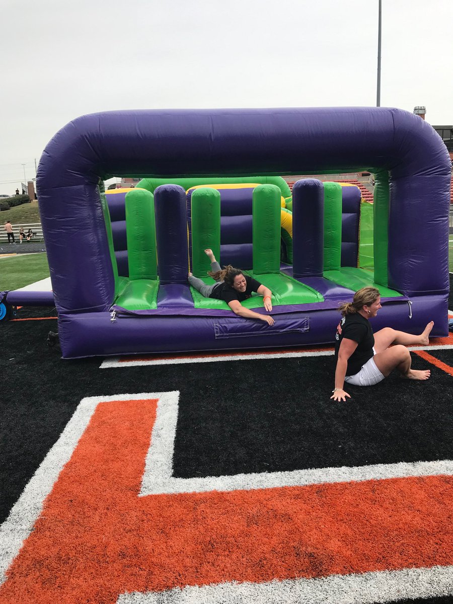 PCHSprincipals's tweet photo. Fun for all... #clubcarnival @PCHSHalls #pcr3firstday https://t.co/8EPR8ywHmo