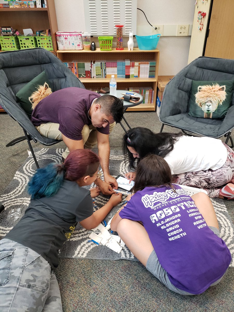 AIGwolford's tweet photo. And what do we do now the box is unpacked? We invite our coaches and parents to help us build! #Team37471 #Cityshaper #Parentsmakeadifference @firstlegoleague @HodgeRoadES https://t.co/LfIcEBFKiy