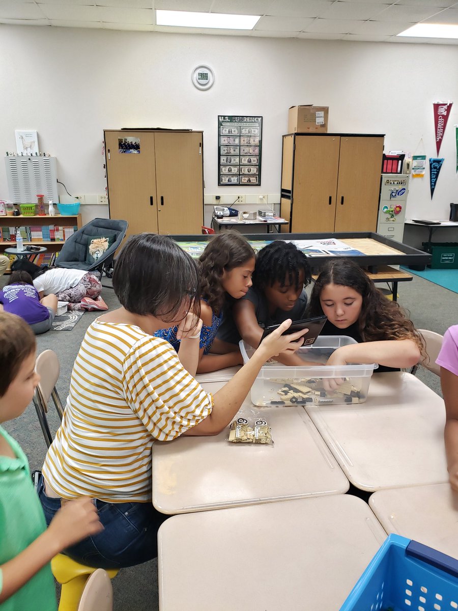 AIGwolford's tweet photo. And what do we do now the box is unpacked? We invite our coaches and parents to help us build! #Team37471 #Cityshaper #Parentsmakeadifference @firstlegoleague @HodgeRoadES https://t.co/LfIcEBFKiy