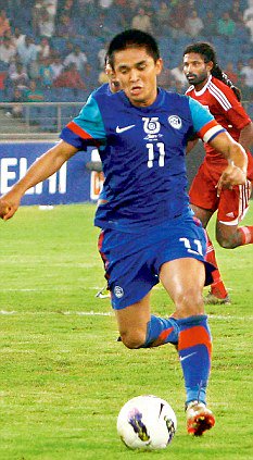 MVFootballFans's tweet photo. Dhekunu Asia dhuh emme molhu kulhintheringe thereygai himeney Avatteri India ge hero @chetrisunil11 ge umuru 34, mihaaruves gaumee team ge Captain. Dhekunu Asia dhuh emme molhu kulhintheringe thereygai himeney @AliAshfaq07 umurun 33, Muskulhi kamun Squad in furusathu nulibey! https://t.co/VVPf4ZVxKx