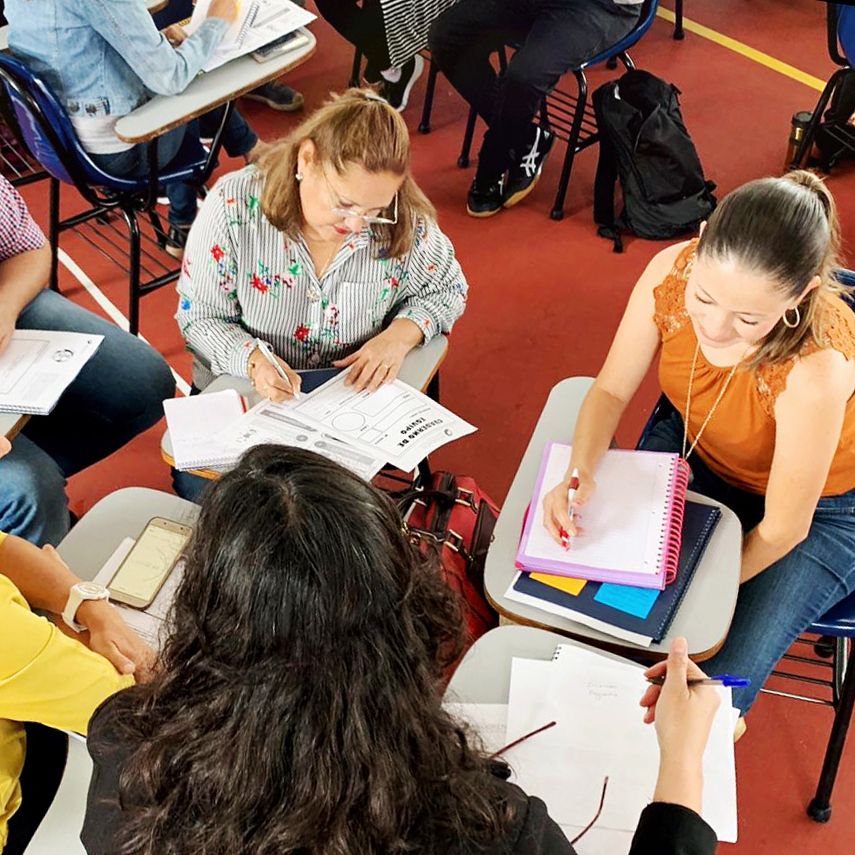 Progrentis's tweet photo. Continuamos la formación #aulasPRO en Guadalajara a cargo de @Florenhh13 🇲🇽
90 Profesores, 15 instituciones 🏫 🚀
#educacion #aprendizajecooperativo #guadalajara https://t.co/bzi8ltdvVT
