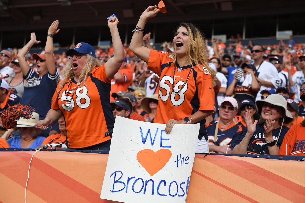 BroncosOffField's tweet image. We've got ✌️ tickets for #SFvsDEN that we're giving away!

Retweet AND follow @BroncosOffField for a chance to win!