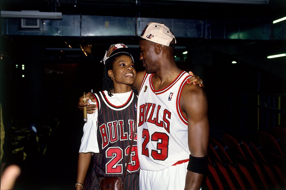 BleacherReport's tweet photo. 22 years ago today, the Houston Comets legend Sheryl Swoopes became the first player signed to the WNBA

‒4x Champion
‒6x All-Star
‒3x MVP
‒3x DPOY

That's a lot of hardware 🏆 https://t.co/rjamSiuShE