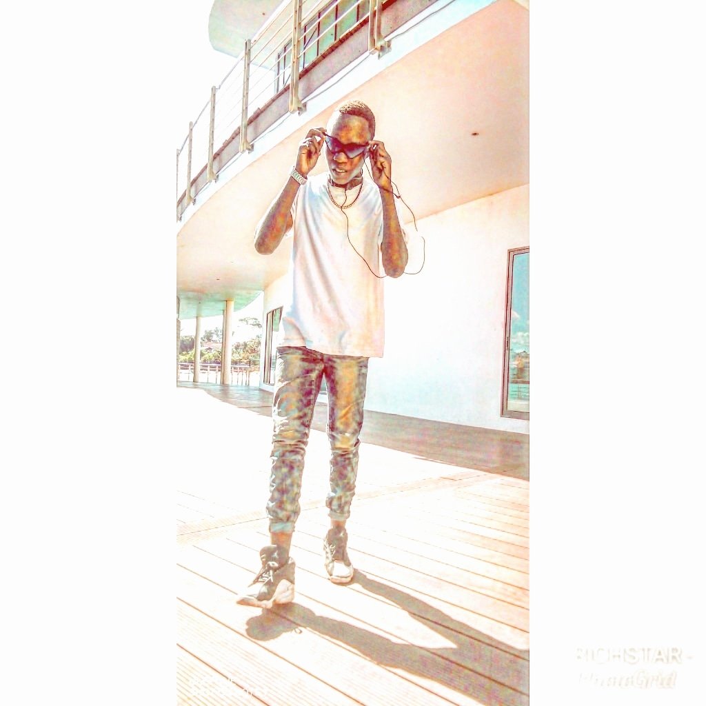TBlueless's tweet photo. RICHSTAR https://t.co/2uH5eKzs6M