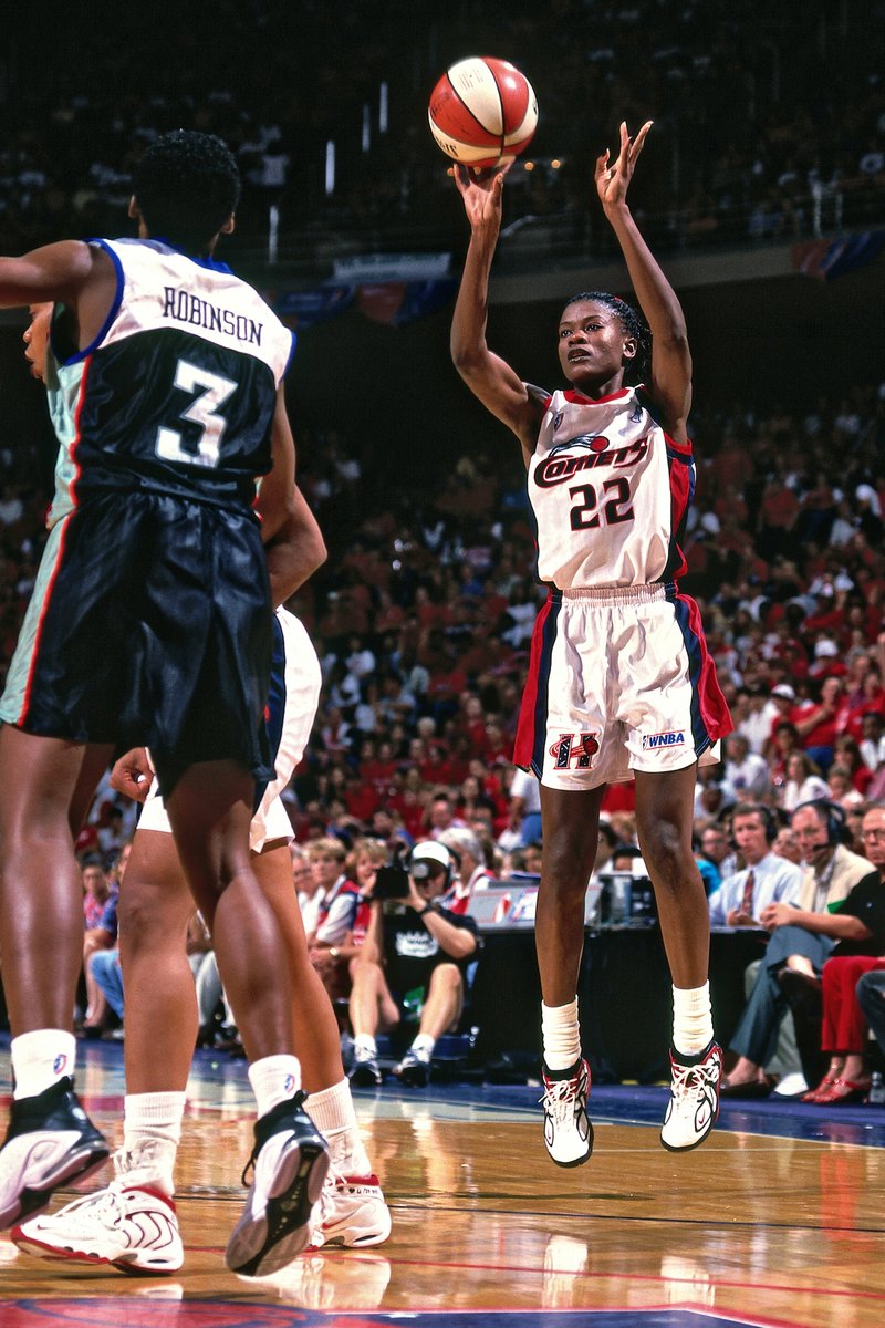 BleacherReport's tweet photo. 22 years ago today, the Houston Comets legend Sheryl Swoopes became the first player signed to the WNBA

‒4x Champion
‒6x All-Star
‒3x MVP
‒3x DPOY

That's a lot of hardware 🏆 https://t.co/rjamSiuShE