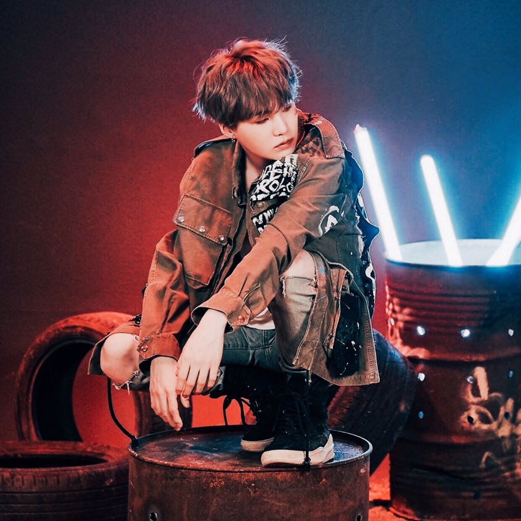 Pacarnya_tae's tweet photo. Uuwooo Abang Suga a.k.a AgustD ~~
Dari sekian banyak kalimat di lagu AgustD gue cuma hapal yang ini ...
A to the G to the U to the S T D itu doang :) 
Ng- Rap nya cepet banget.. 
Tepuk salut 👏🏻👏🏻👏🏻😂😆
#AgustD_3주년_축하해
#AugustD_3rd_Anniversary 
#3YearsWithAugustD https://t.co/3nj7vJbipn