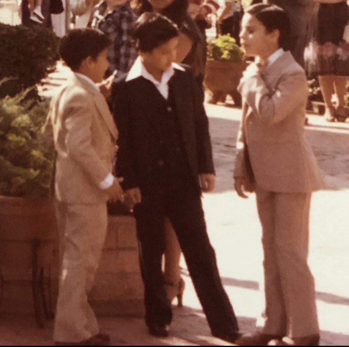 mariolopezviva's tweet photo. #TBT  9yrs old at my tía Sylvia’s wedding with my cousins Gordo &amp; Michael https://t.co/EmFDB2APsW