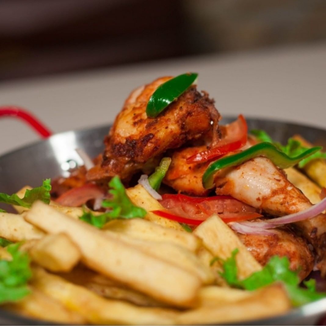 JanjoCafe's tweet photo. JANJO CAFÈ #grilled chicken Tikka with yam chips........so good. https://t.co/6k4bguLEE9