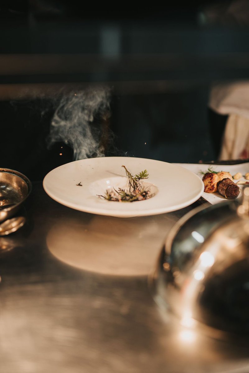 LincsChef's tweet photo. Flashing scallops in #lincolnshirerapeseed and butter #chefslife #chefsofinstagram #healingmanor #healingmanorhotel #linolnshire #publife #kitchen https://t.co/SudHFlvRoy