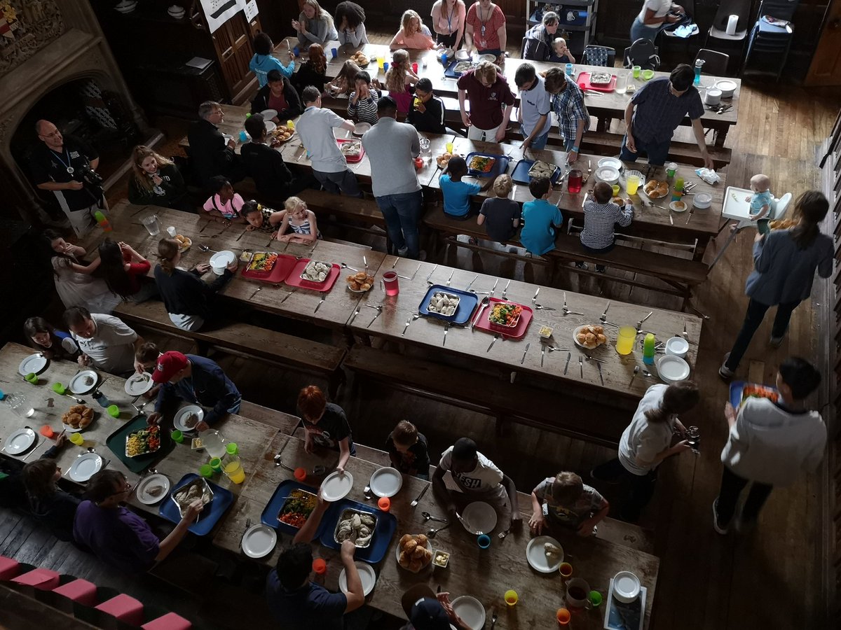 SUSpotTheDiff's tweet photo. Banquet time! #spotthediff #partytime https://t.co/ilKnPtWqOS