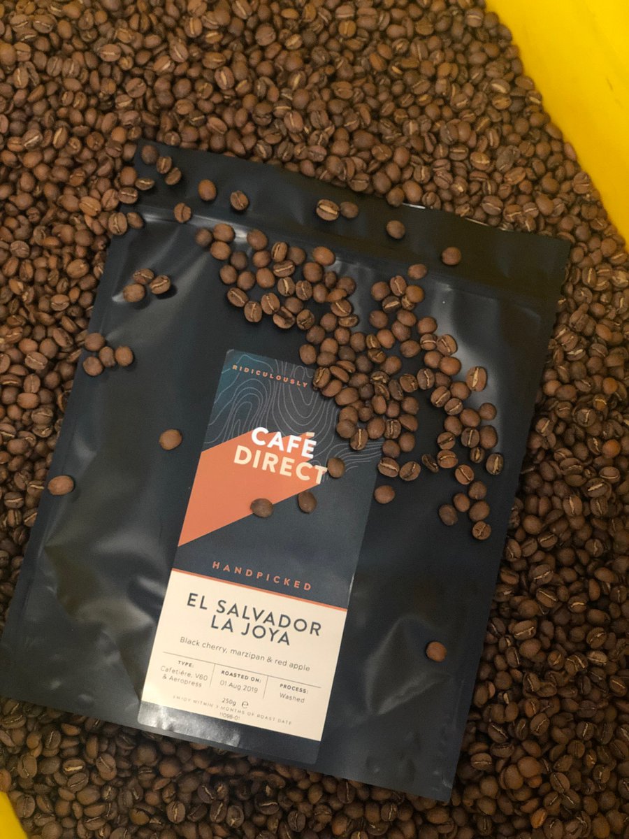 Cafedirect's tweet photo. #Cafedirecthandpicked
This month's coffee from El Salavador is grown in the shade of oranges & native trees allowing protection from direct sunlight. The trees mulch the soil with their fallen leaves providing the coffee trees additional nutrients
https://t.co/JmFE5kOJUM https://t.co/TzTUglTd1o