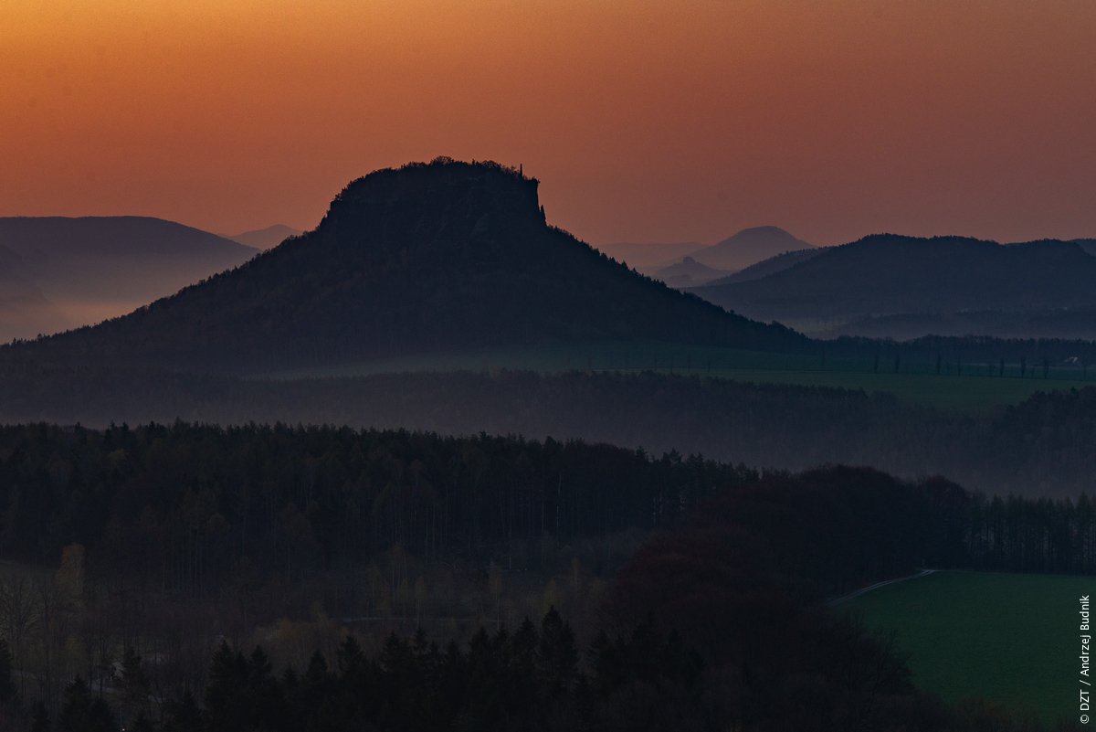If you visited Lilienstein mountain, would you go during the day, or at sunset? It's a tough choice! fcld.ly/3hhu3hx