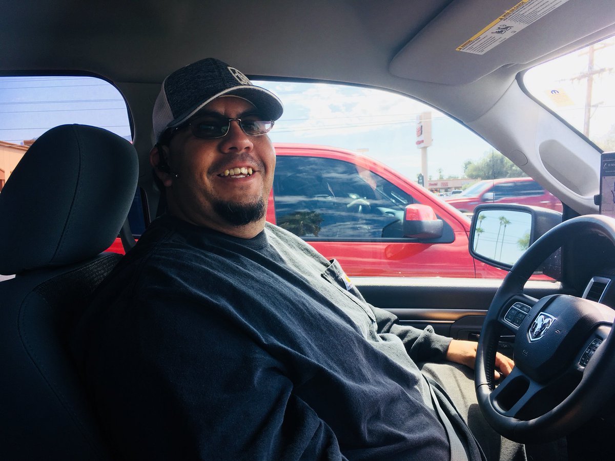 MomWontWait's tweet photo. Meet Matthew... mon chauffeur Uber du jour. Hyper chaleureux dans son pick-up... toujours aussi fan de cette Amérique là 🇺🇸. L’impression de se retrouver dans Sherif fais moi peur 😃 #LSST2019 https://t.co/WOM5CypY9B