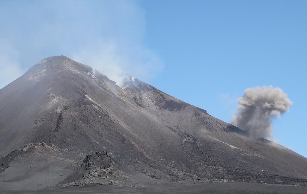 Terres_Aventure's tweet photo. Rencontre avec Mathieu Gouhier, #volcanologue et #physicien.
https://t.co/59ZVJDMSYY
#volcan #volcanique #terre #voyage https://t.co/wwpgea5EZ6